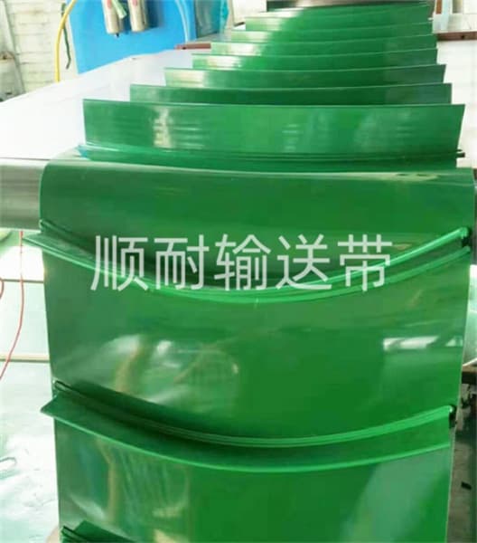 弯挡板提升输送带|顺耐输送带电子行业定制款